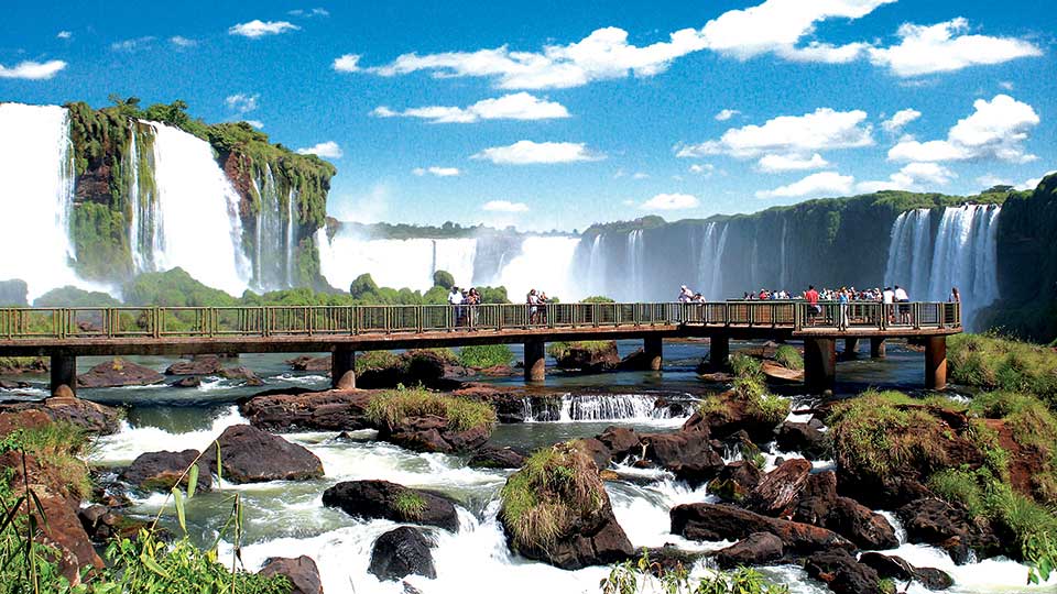 Turistas-no-Parque-Nacional-do-Iguaçu---Joel-Rocha